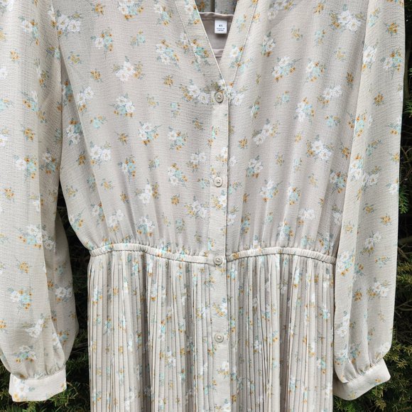 Uniqlo Pleated Chiffon Dress - Picture 12 of 14